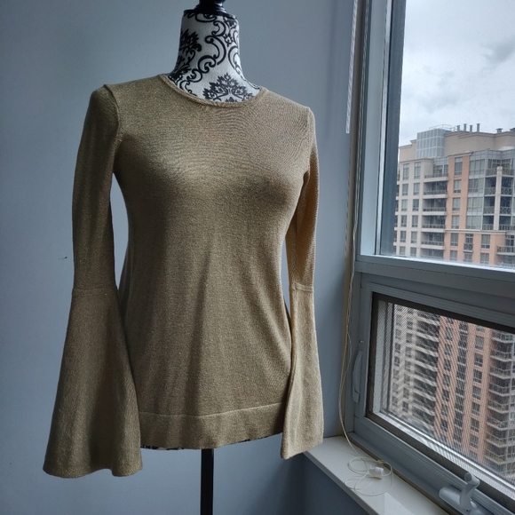 Vince Camuto Bell Flared Cuff Sleeve Glittery Top - Picture 4 of 7